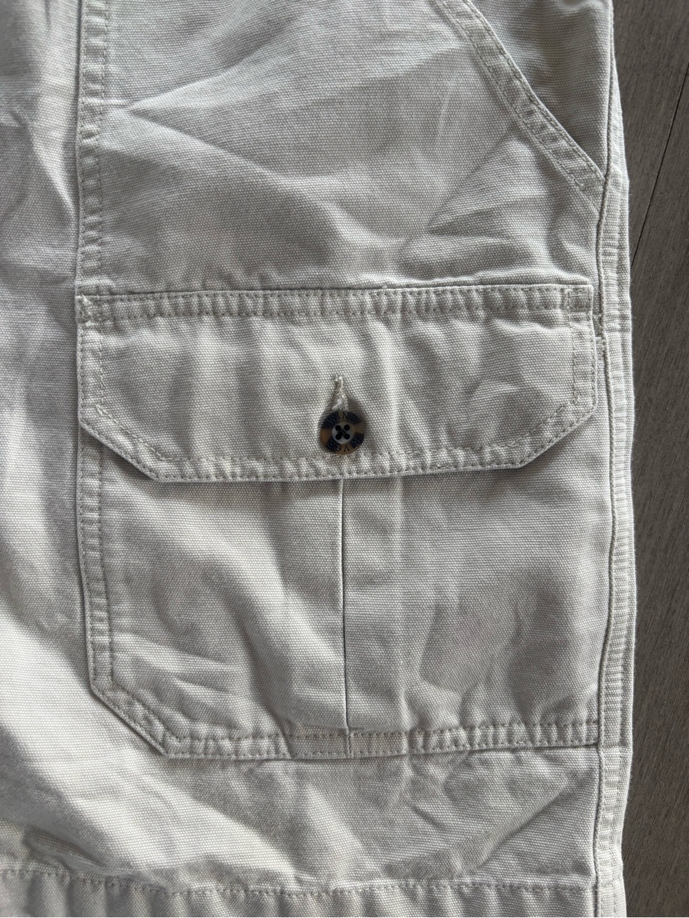 Light Cream Men's Cargo Shorts with Utility Pockets - Picture 4 of 10